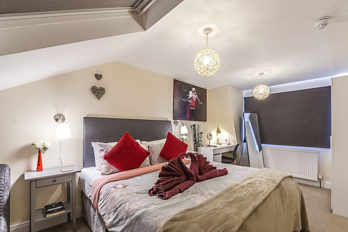 5 Schlafzimmer, Verdunkelungsvorhänge, Bügeleisen/Bügelbrett