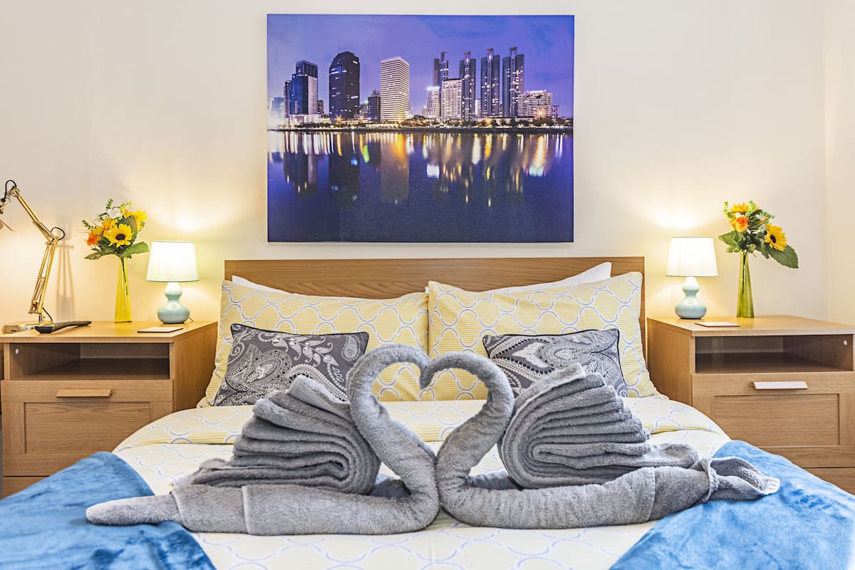 5 Schlafzimmer, Verdunkelungsvorhänge, Bügeleisen/Bügelbrett