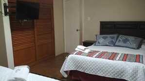 Standard Twin Room, 2 Twin Beds | Cribs (free), rollaway beds (free), WiFi (free) - Hostal Rayen Temuco (Temuco)