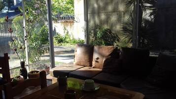 Khu tiếp khách ở sảnh