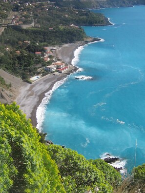 Una playa cerca