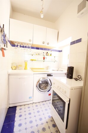 Apartment, 2 Bedrooms | Private kitchenette | Fridge, stovetop, cookware/dishes/utensils - Santa croce charming studio (Florence)