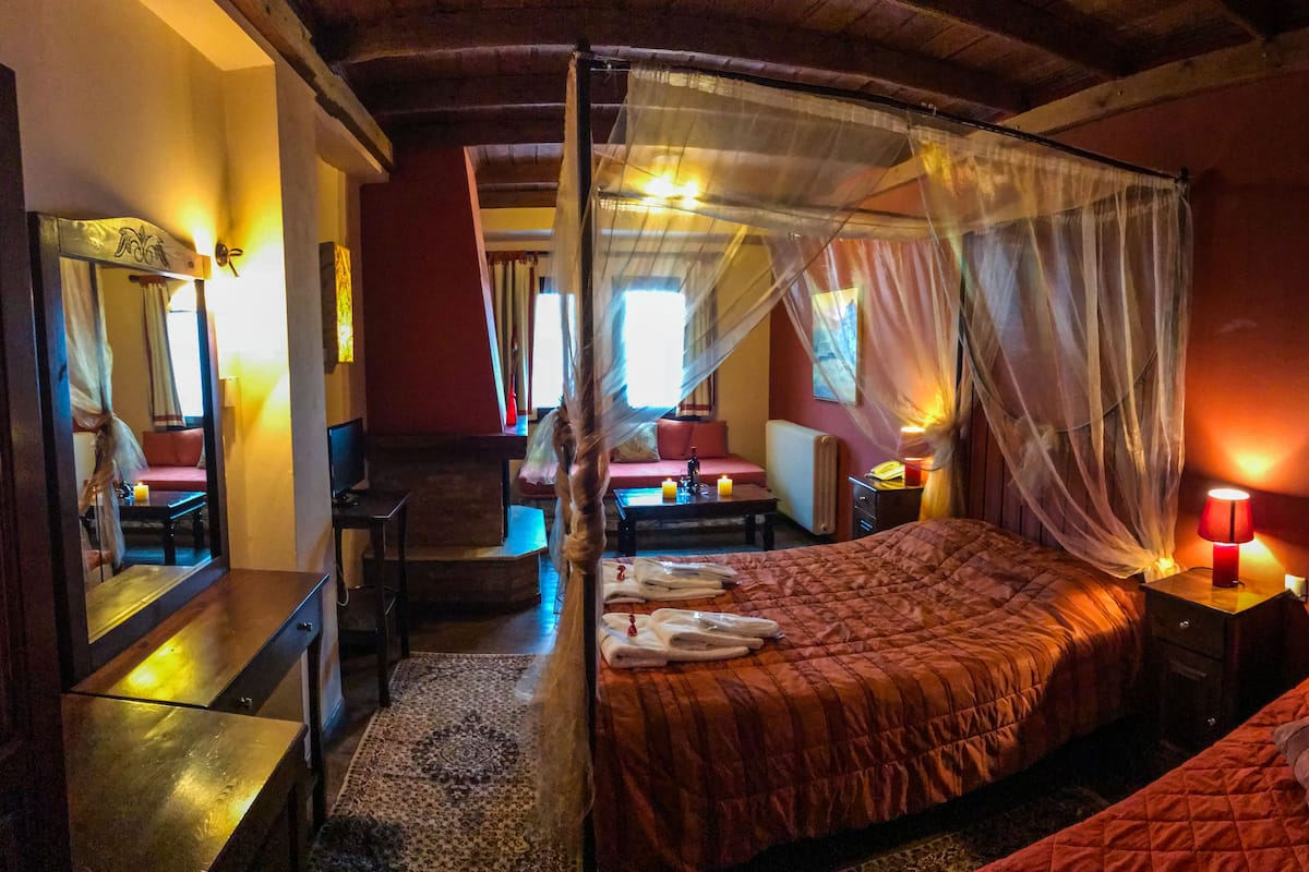 Chambre Triple, balcon, vue lac | Chambres insonorisées, fer et planche à repasser, Wi-Fi gratuit