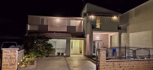 Exterior - Holiday apartment with terrace and air conditioning (Zadar)