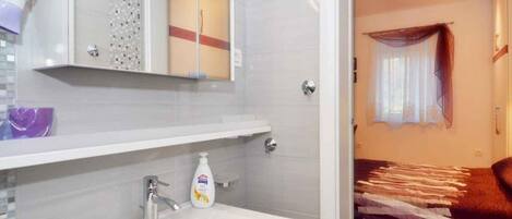 Dusche, Haartrockner, Bidet