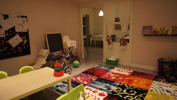 Ărea de juegos infantiles techada