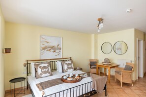 1 bedroom, travel cot, WiFi, wheelchair access - Whg. 02 ground floor w. Terrace - Villa Meernixe - only 50 meters to the Baltic Sea beach (Binz)