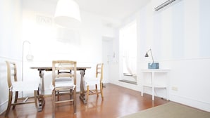 Apartment, 1 Bedroom | In-room dining - Under the Dome (Florence)