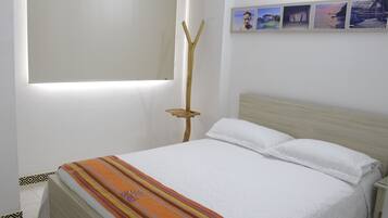 Standard Single Room, 1 Double Bed | Iron/ironing board, free WiFi, bed sheets