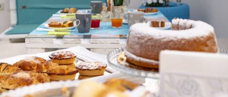 Comfort Triple Room, 1 Bedroom, Private Bathroom, Park View | Shared kitchen facilities