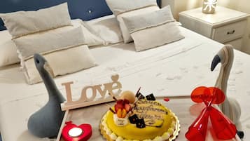 Camera Quadrupla Cielo | Premium bedding, down duvets, minibar, individually decorated