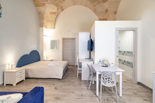 Superior-Vierbettzimmer, 1 Schlafzimmer, Kochnische, Stadtblick