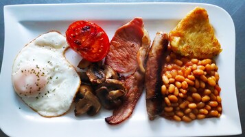 Free daily English breakfast