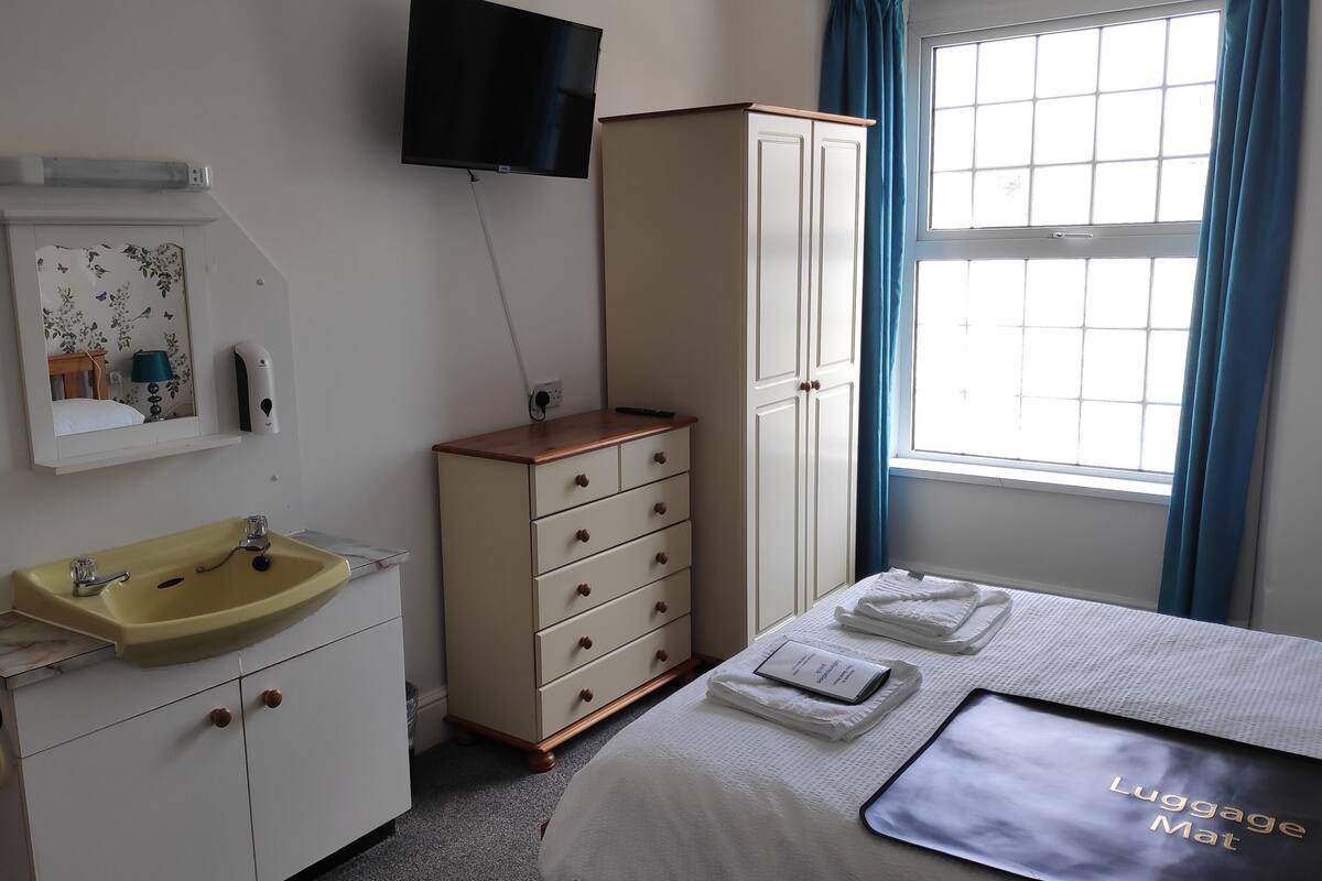 Chambre Triple Standard, plusieurs lits (Separate Bathroom)
