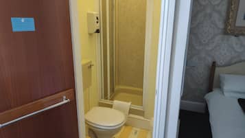 Standard Twin Room, 2 Twin Beds | Bathroom | Shower, free toiletries, hair dryer, towels