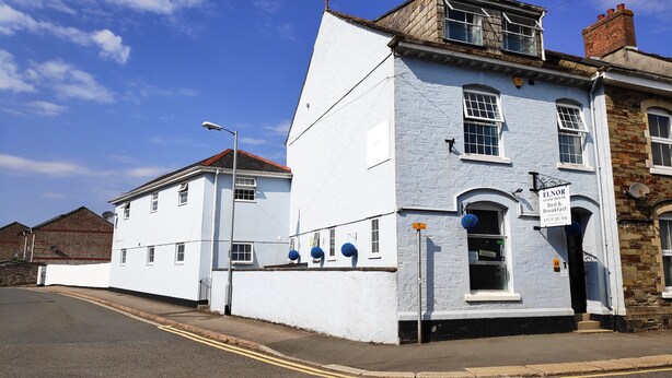 Front of property - Elnor Guest House (Liskeard)