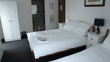 Standard Quadruple Room, Multiple Beds | Bathroom | Shower, free toiletries, hair dryer, towels