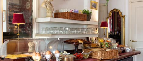 Petit déjeuner buffet (17.50 EUR par personne)