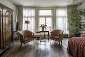 Premium bedding, minibar, in-room safe, desk - Amsterdam House Hotel (Amsterdam)