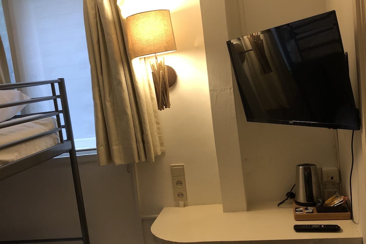 Economy Twin Room | Premium bedding, minibar, in-room safe, desk