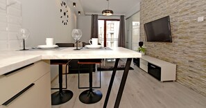 Appartement, balcon (Sparrow) | Salle de séjour | Téléviseur à écran plat