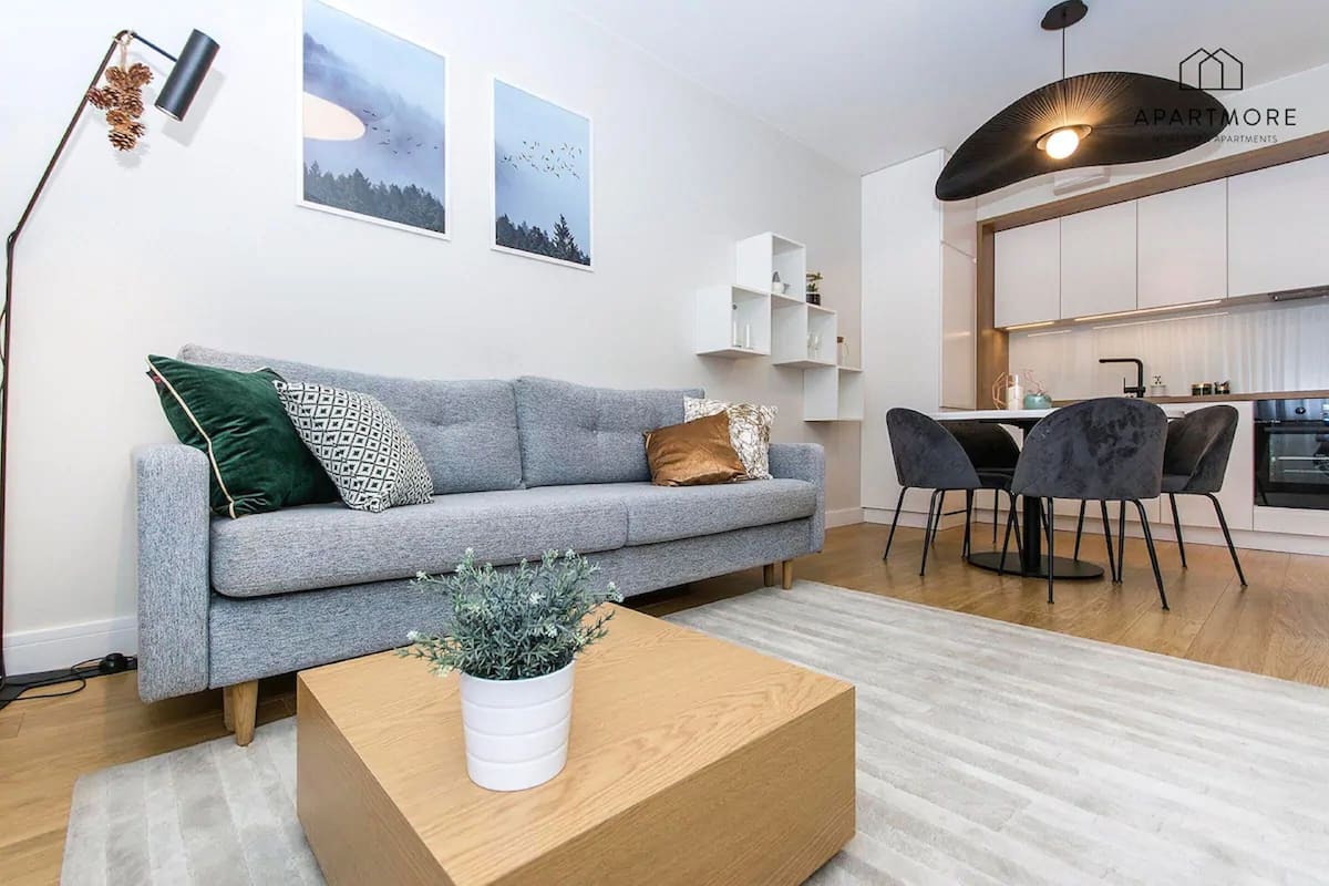 Deluxe Apartment, 1 Bedroom | Living room | Flat-screen TV