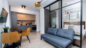 Suite monolocale Premium, angolo cottura | Biancheria da letto di alta qualità, con stile personalizzato