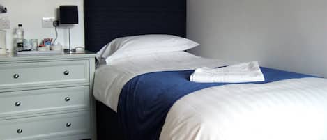 Deluxe eenpersoonskamer, 1 eenpersoonsbed | Luxe beddengoed, een strijkplank/strijkijzer, gratis wifi