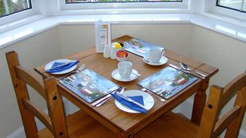 Free daily English breakfast