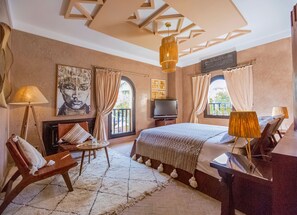 Exclusieve villa, 6 slaapkamers | 6 slaapkamers, pillowtop-bedden, een minibar, een kluis op de kamer