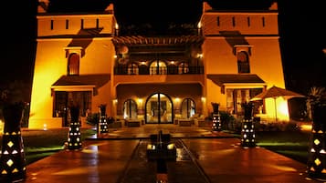 Façade de lâhĂ©bergement - soirĂ©e/nuit