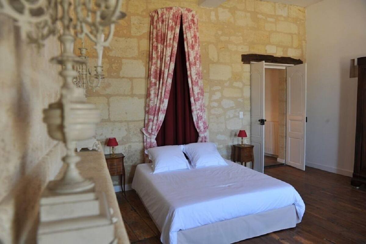 Premium bedding, iron/ironing board, free cots/infant beds, free WiFi