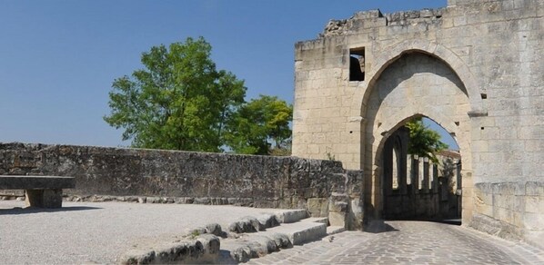 Exterior - Logis des Cordeliers (Saint-Émilion)