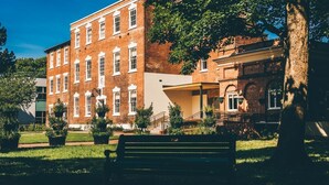 Property grounds - Birchover Bridgford Hall (Nottingham)