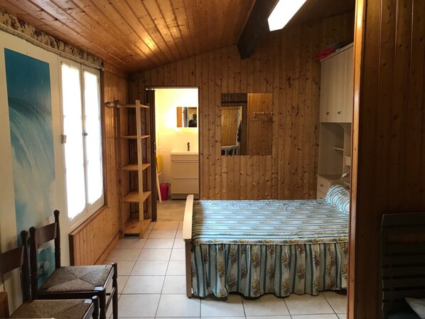 1 chambre, fer et planche à repasser, Wi-Fi