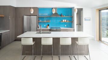 House, 3 Bedrooms | Private kitchen | Fridge, oven, coffee/tea maker, toaster