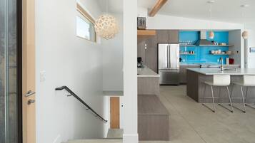 House, 3 Bedrooms | Private kitchen | Fridge, oven, coffee/tea maker, toaster