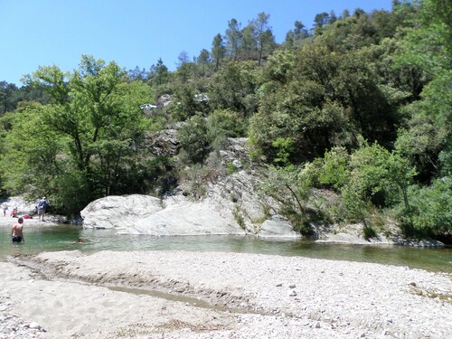 Pretty gîte in a typical hamlet near the Parc des Cévennes River swimming 5 minutes away.
