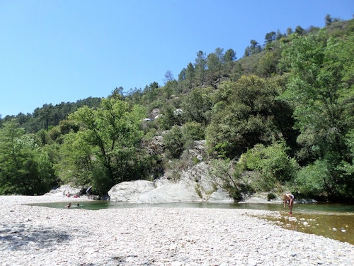 Pretty gîte in a typical hamlet near the Parc des Cévennes River swimming 5 minutes away.