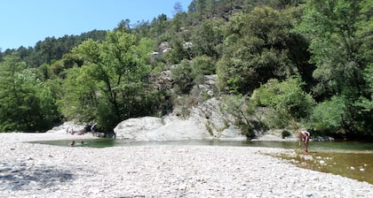 Pretty gîte in a typical hamlet near the Parc des Cévennes River swimming 5 minutes away.