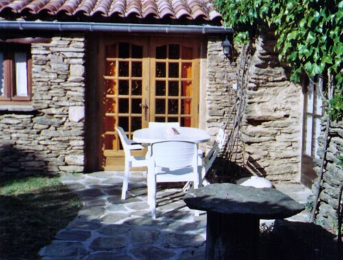 Joli gîte dans hameau typique près du Parc des Cévennes Baignade rivière à 5mn.