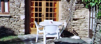 Pretty gîte in a typical hamlet near the Parc des Cévennes River swimming 5 minutes away.
