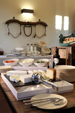 Tägliches Frühstücksbuffet gegen Gebühr