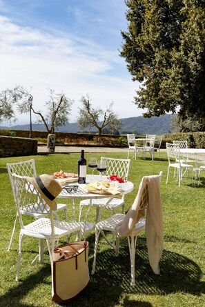 2 Restaurants, Frühstück, Mittagessen, Abendessen, lokale Küche