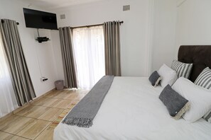 เครื่องนอนระดับพรีเมียม, ตู้นิรภัยในห้องพัก, Wi-Fi ฟรี