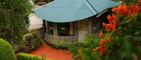 Cottage | Courtyard view