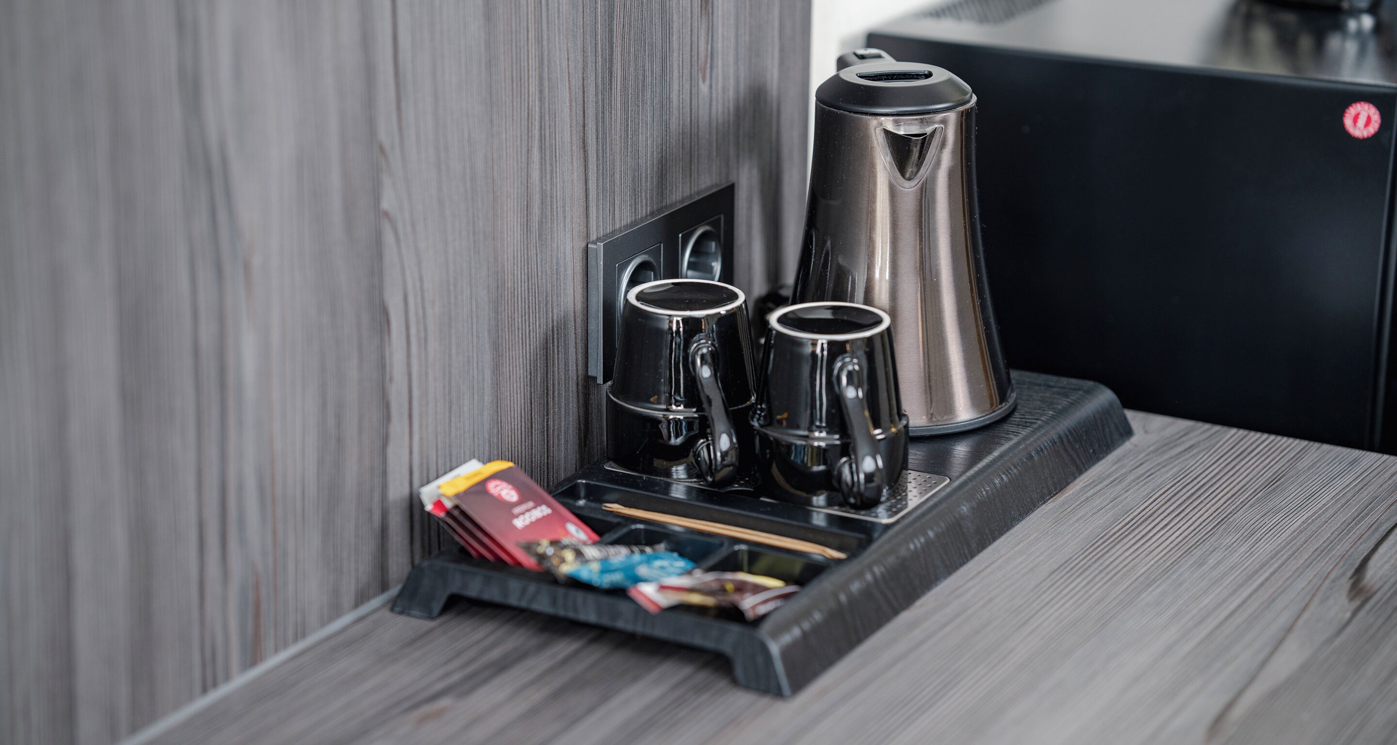 Minibar, safe på rommet, skrivebord og skrivebord for bærbar PC