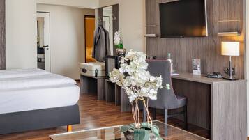 Junior Suite | Frigobar, cofres nos quartos, escrivaninha