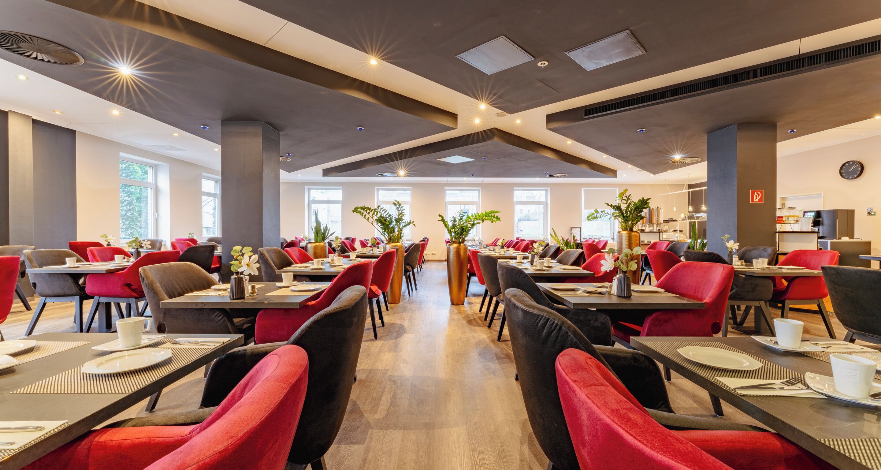 Bữa sáng buffet hàng ngày (15.00 EUR/mỗi người) 