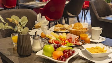 Dagelijks ontbijtbuffet (EUR 15.00 per persoon)